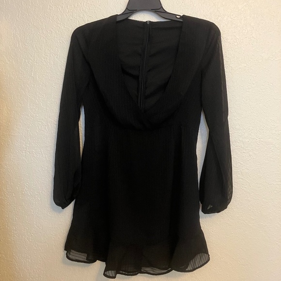 Coctail Mini Dress Deep V-Neck Long Sleeve Flowy Women's Black - Size L - Picture 1 of 8